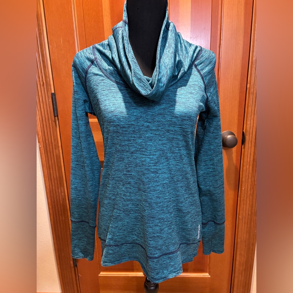 Reebok Green and Black Athletic Long Sleeve be Top, size M.